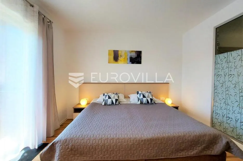 bale, samostojeća kuća s 3 apartmana - slika 15