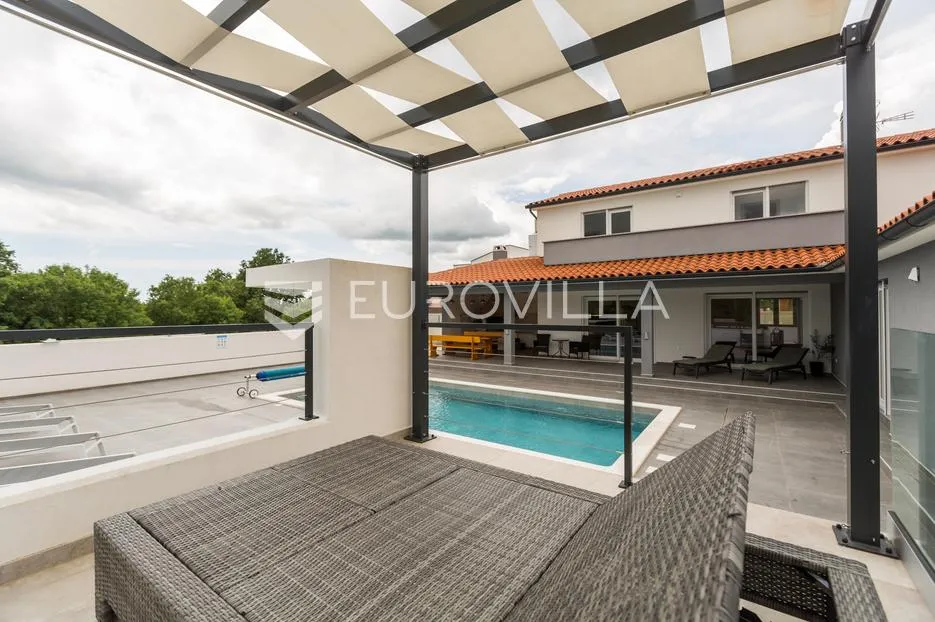 istra, svetvinčenat, moderna samostojeća kuća 155 m² s grijanim bazenom 32 m² - slika 4