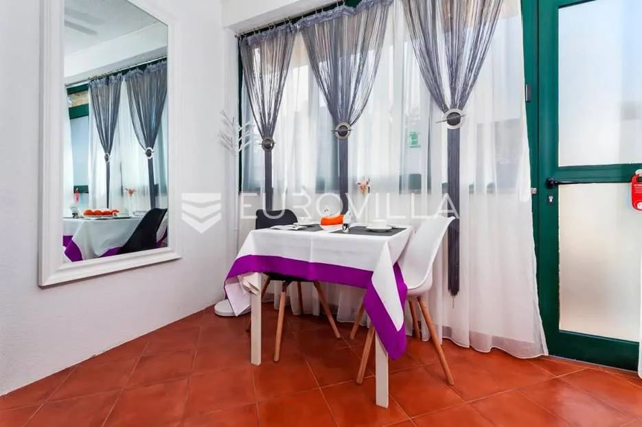 istra, rovinj, kuća 360 m2 s tri stana i zasebnom kućicom, izuzetna lokacija - slika 29