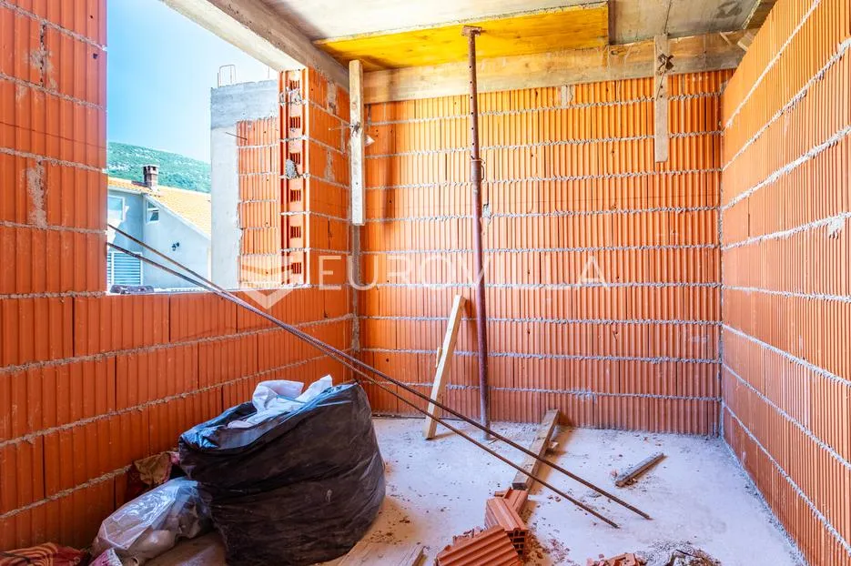 kaštel lukšić, trosoban penthouse s krovnom terasom i dva parkirna mjesta - slika 36