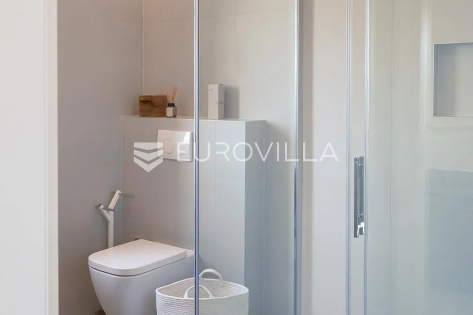 istra, poreč, gedići prekrasna moderna kamena vila 165 m² s bazenom - slika 40