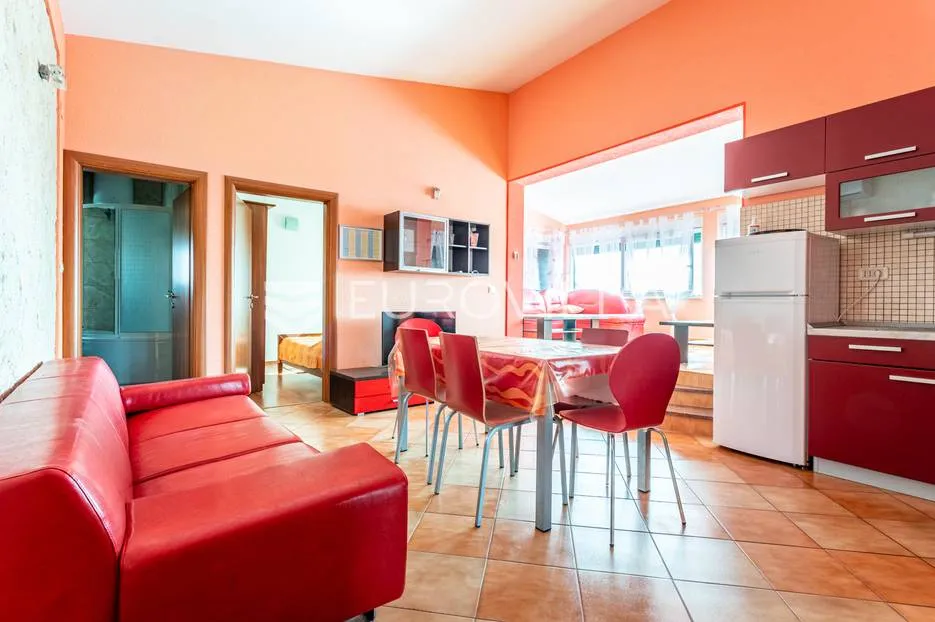 vinišće, kuća s s bazenom i 6 apartmana uz zemljište 1.000 m2 - slika 25