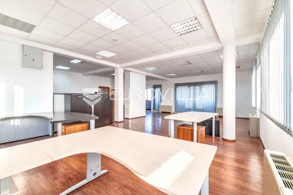 zagreb, lučko, poslovni prostor + parking 240 m2 - slika 1
