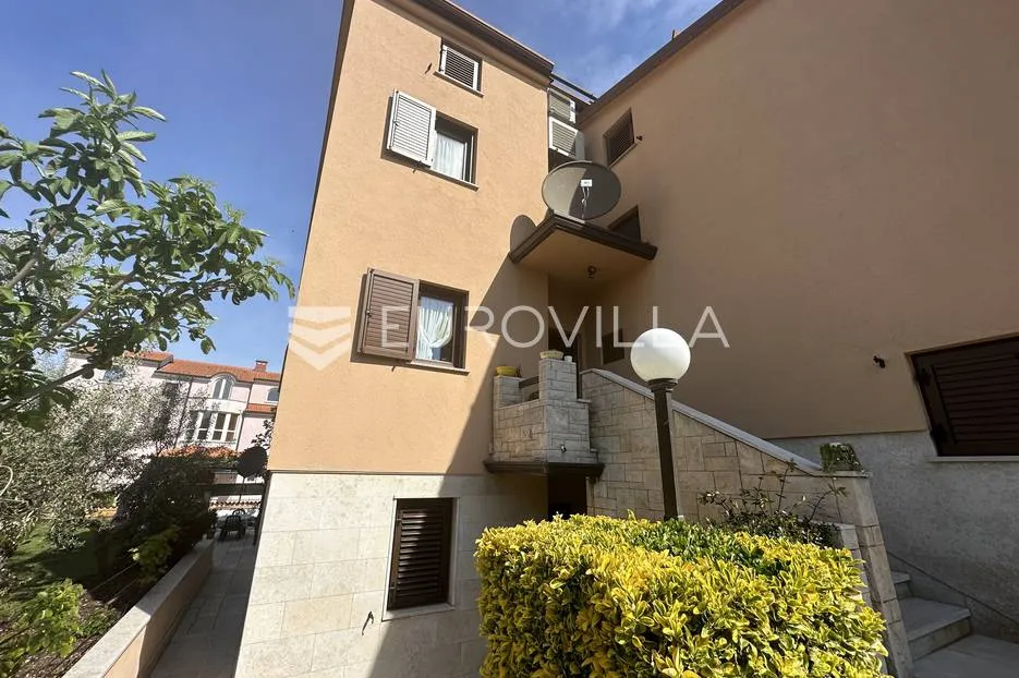 štinjan, prekrasna kuća u nizu s vrtom i pogledom more 300 m² - slika 23