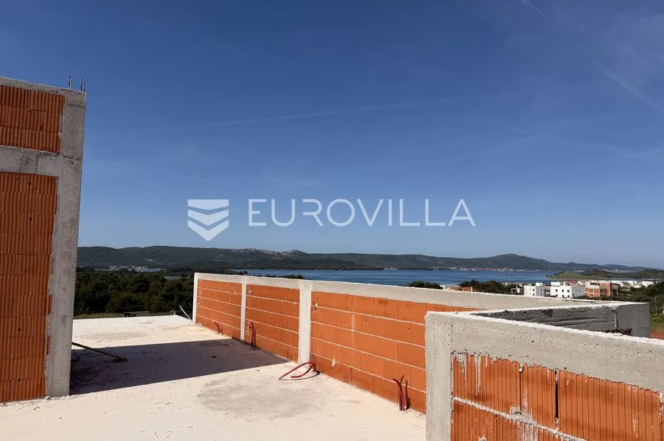 zadar, turanj, troetažni luksuzni stan s krovnom terasom, pogledom na more i neto površine 139,89 - slika 12