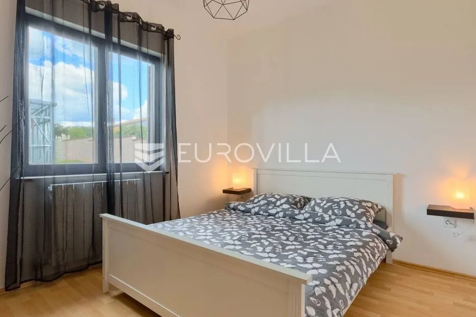 barban okolica, luksuzna vila 250 m² s sređenim vrtom, bazenom, hidromasažnom kadom i saunom - slika 15