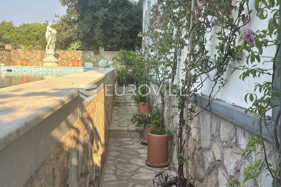 hvar, jelsa, stambeno poslovni kompleks idealan za investiciju - slika 7