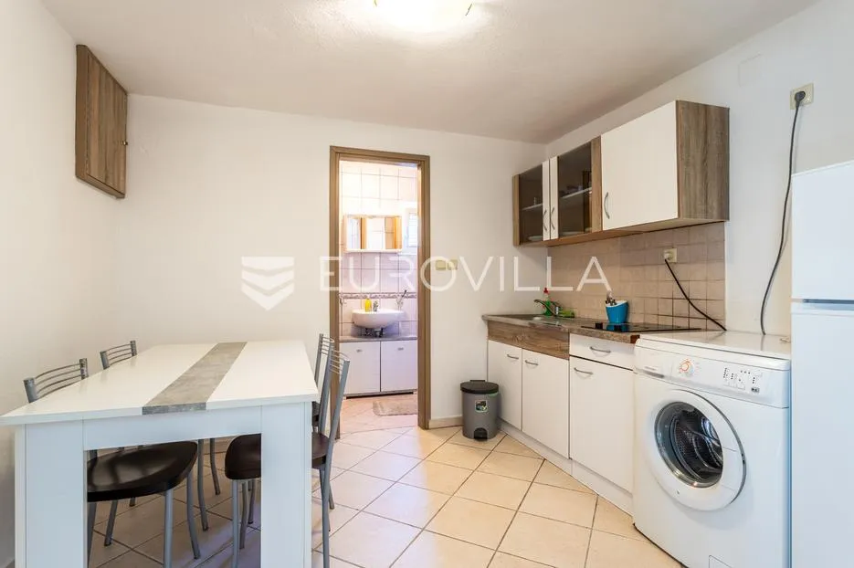 brač, milna, samostojeća kuća s četiri apartmana - slika 17
