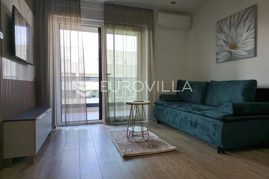 Zagreb, SAVICA, predivan dvosoban stan 42 m² Garažno parkirno mjesto