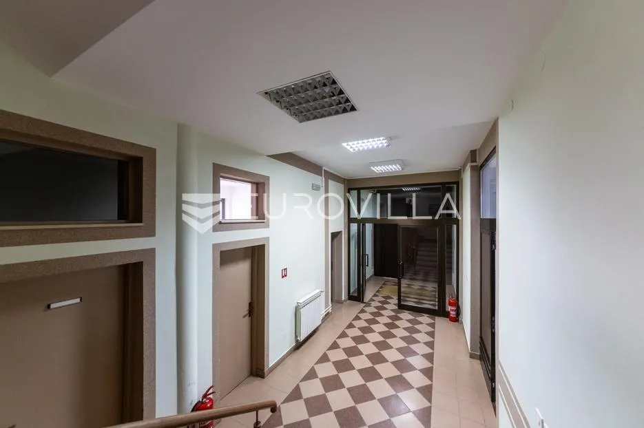 osijek, centar, zakup, opremljena poslovna zgrada 150 m2 - slika 12