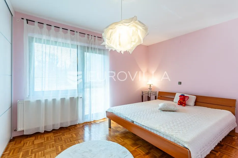 koprivnica, prekrasna obiteljska kuća na velikom imanju - slika 7