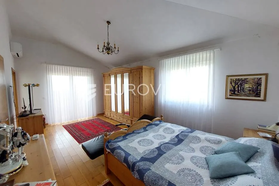 galižana, kuća s predivnom okućnicom i bazenom - slika 31