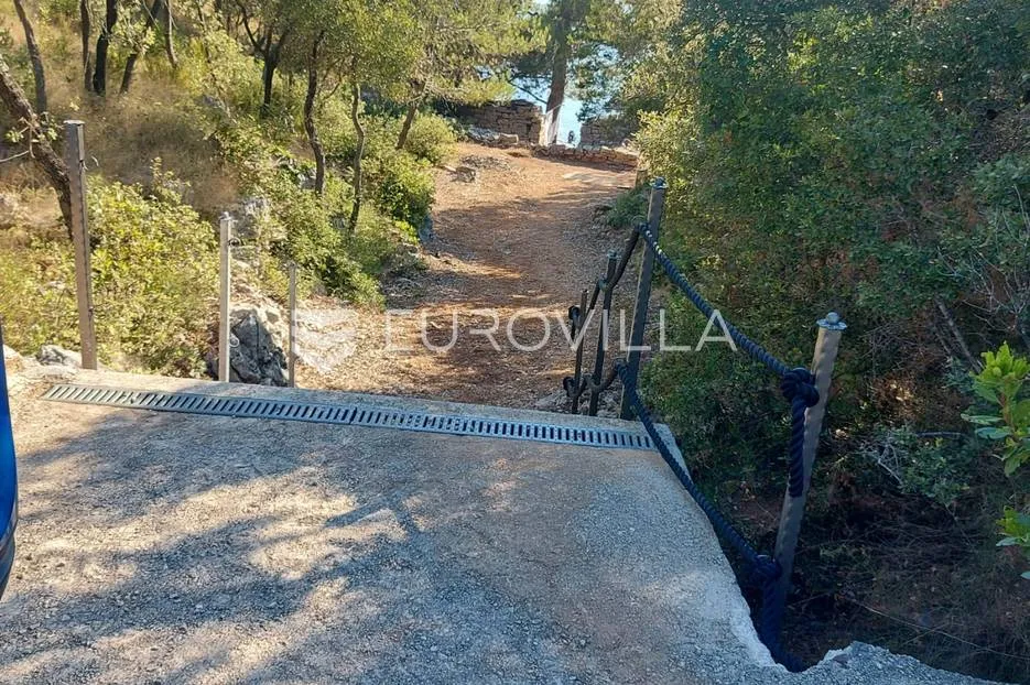 hvar, zastražišće građevinsko zemljište - slika 11
