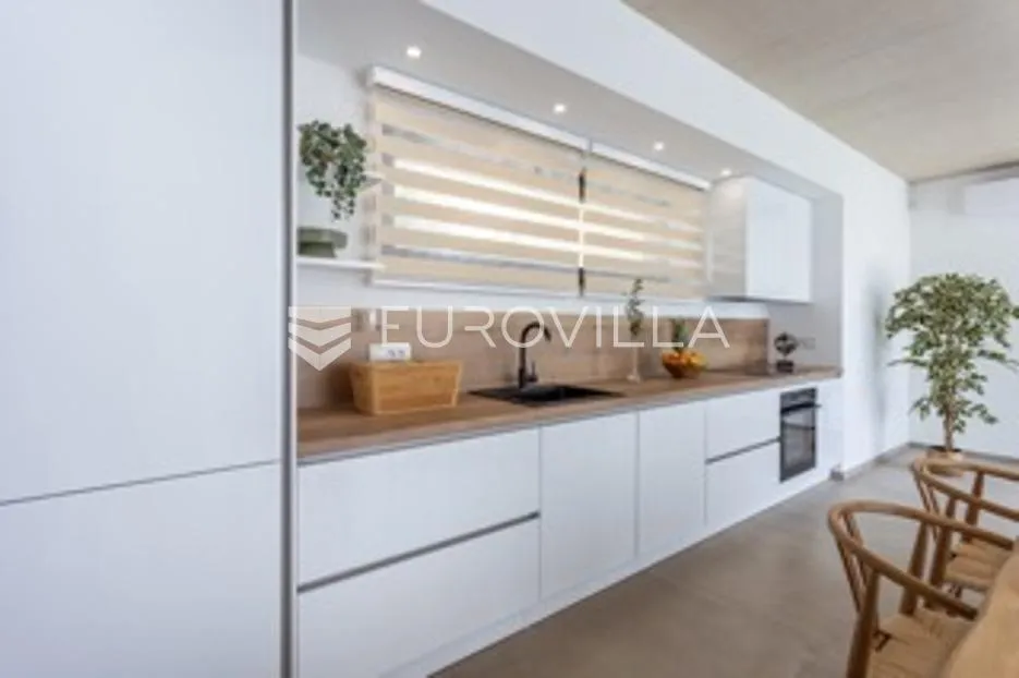 istra, smoljanci, kvalitetna i moderna samostojeća kuća, 208 m², grijani bazen 40 m² - slika 24