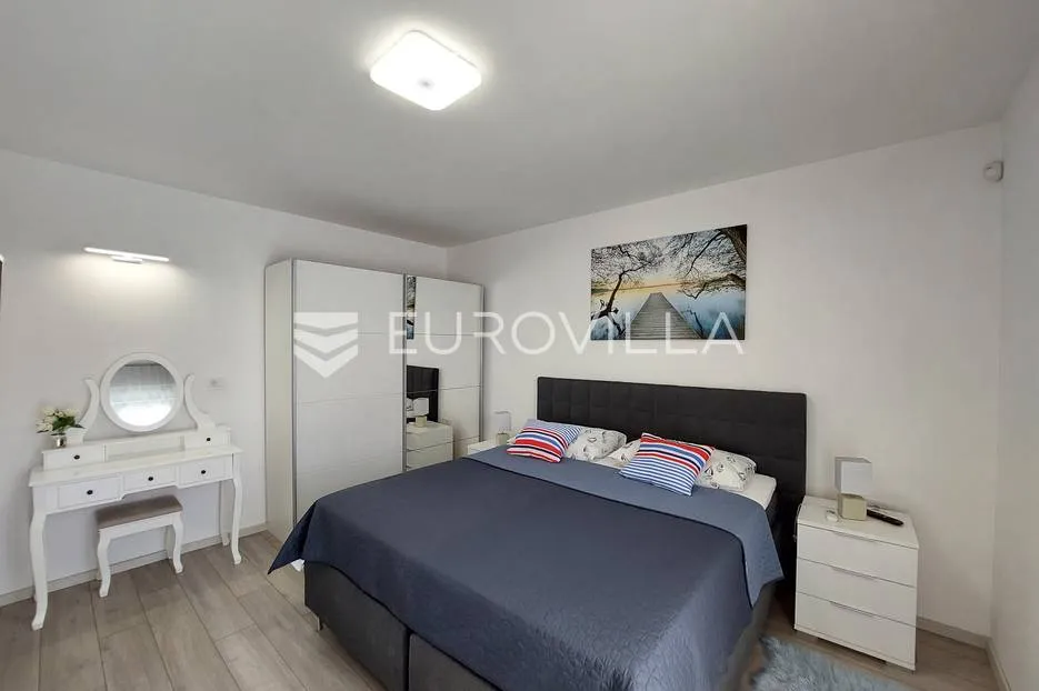 šišan, moderna villa s bazenom na mirnoj lokaciji - slika 13