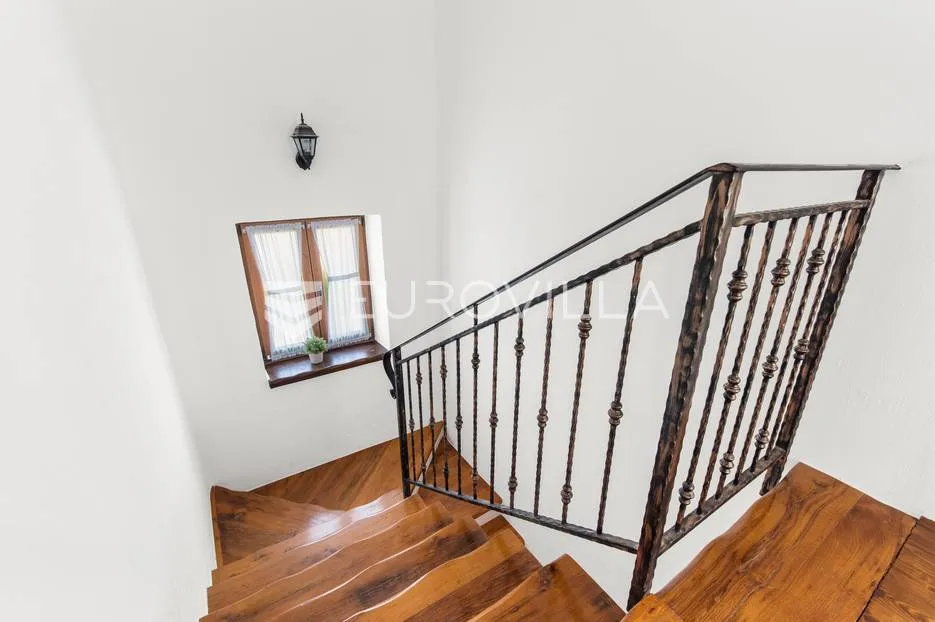 istra, svetvinčenat, prekrasna kamena katnica s bazenom 32 m² i jacuzzijem, 155 m² - slika 25