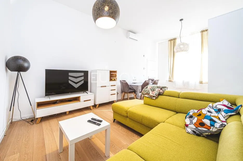 Zagreb, Donji Grad, moderan četverosoban stan 90 m²