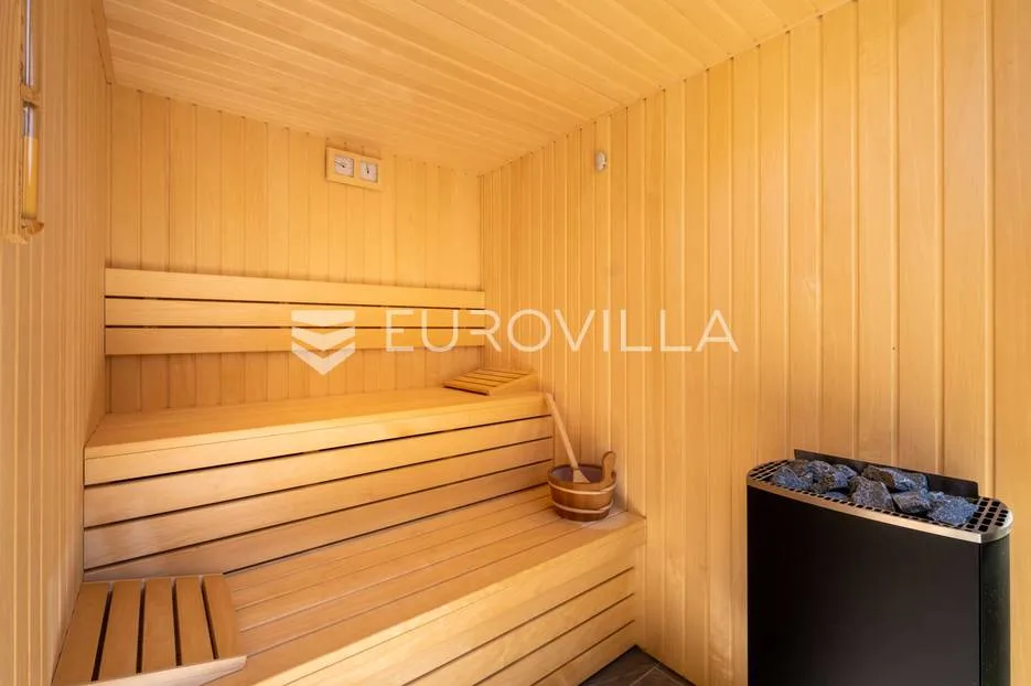 cavtat, vila s 14 apartmana 252 m2 - slika 4