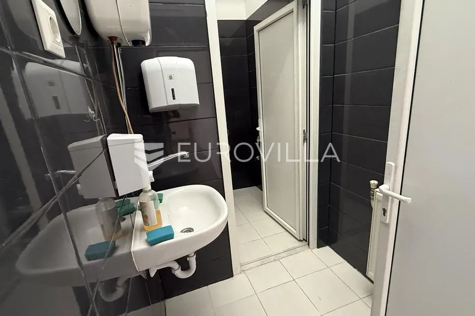 osijek, uži centar grada, najam uličnog prostora površine 220 m2 - slika 9
