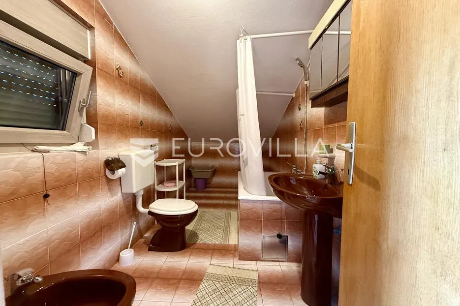medulin, kuća sa tri apartmana i pogledom na more - slika 21