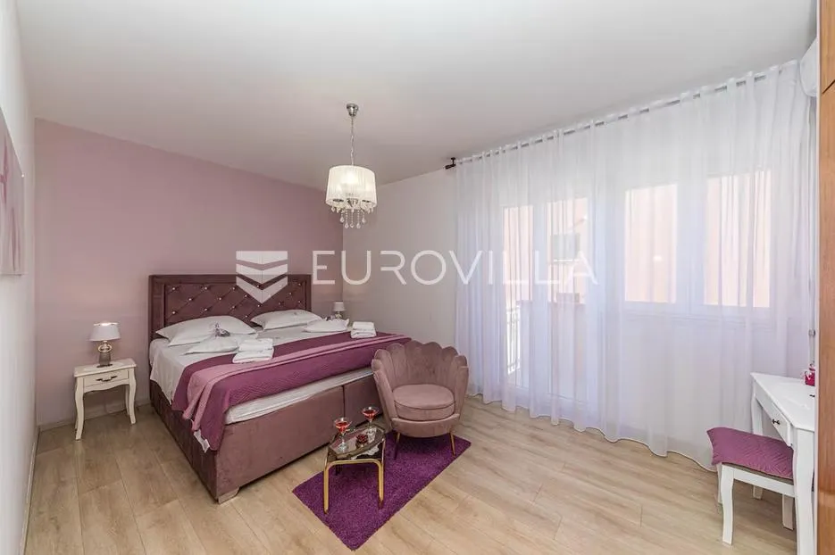 kaštel sućurac, predivna kuća s bazenom u prvom redu do mora - slika 16