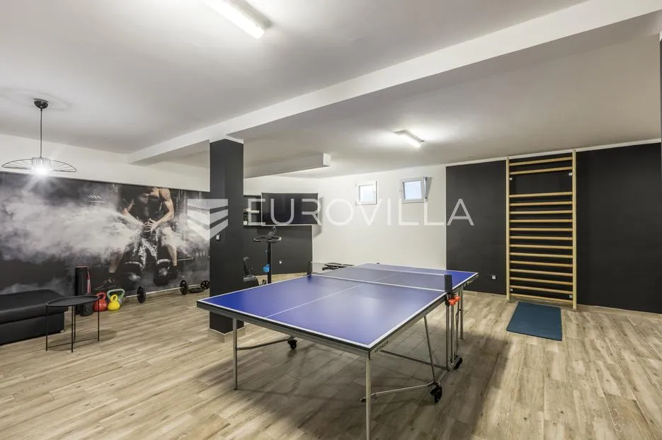 podstrana, luksuzna novoizgrađena vila površine 300 m² - slika 19