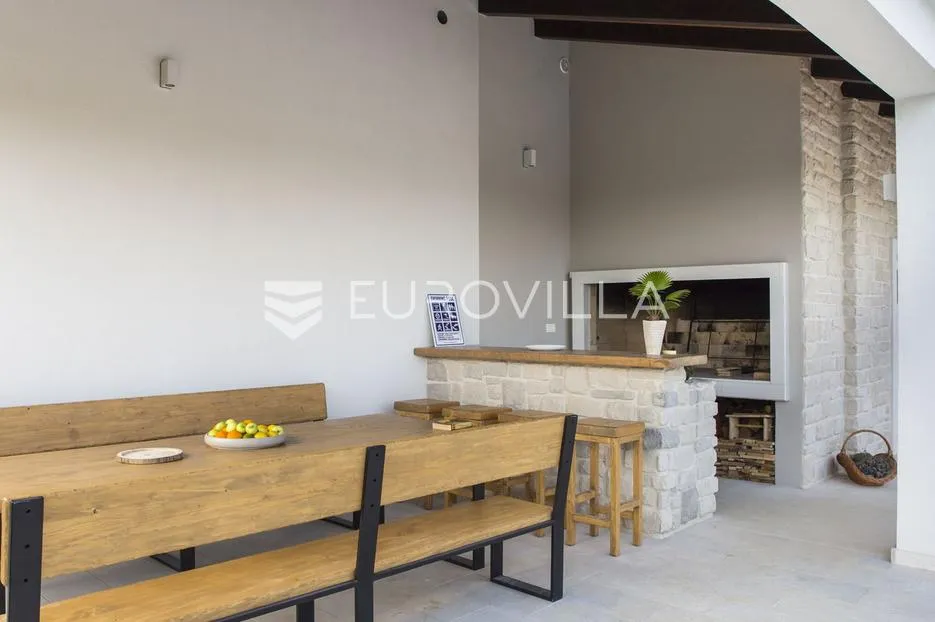 istra, labin, prekrasna vila s pogledom na more prepuna sadržaja - slika 9