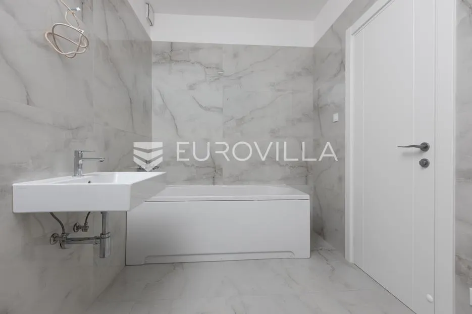 rijeka, pećine, novogradnja, luksuzan trosoban stan 105,96 m² prvi red do mora - slika 9