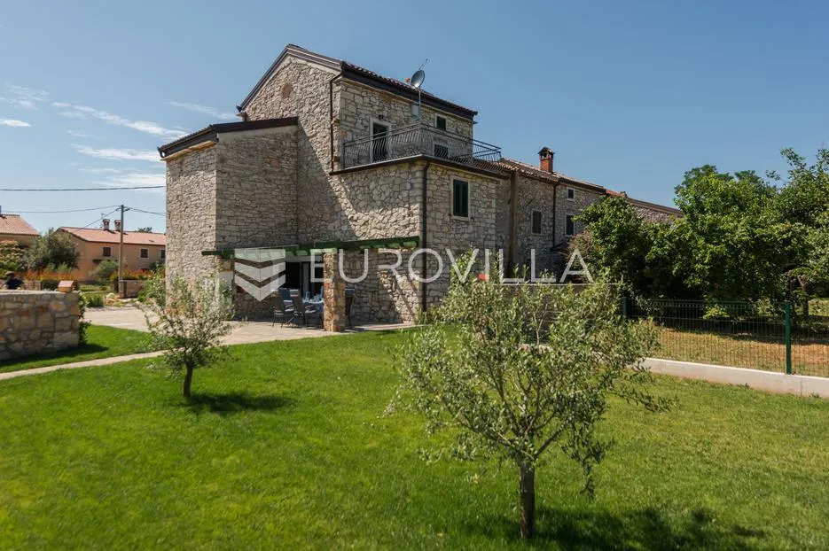 istra, umag, autentična istarska kamena kuća 260 m², okružena zelenilom, 1349 m² okućnice - slika 12