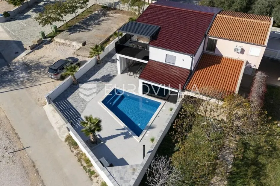 zadar, vir, moderna dvojna kuća s dva stana i bazenom u neposrednoj blizini plaže jadro - slika 42