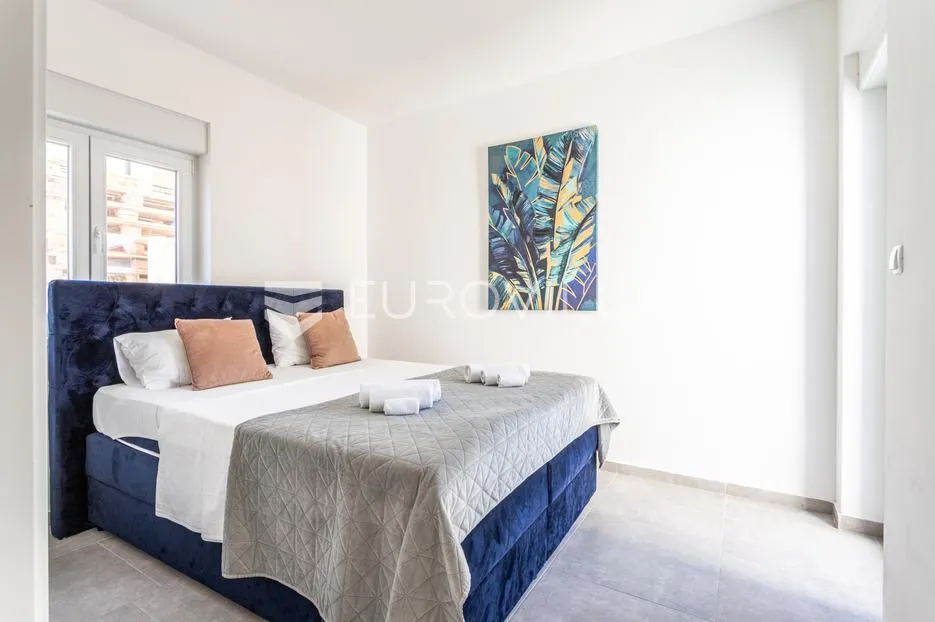 rogoznica, zečevo, kuća s 4 stana i podrumom, 366,81 m² - slika 10
