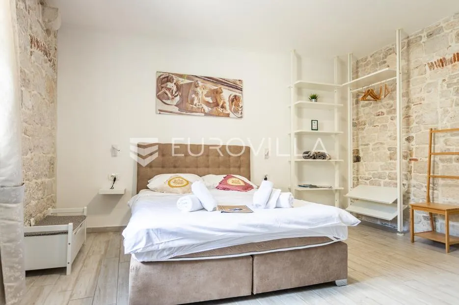 trogir, tri studio apartmana u centru grada - slika 9