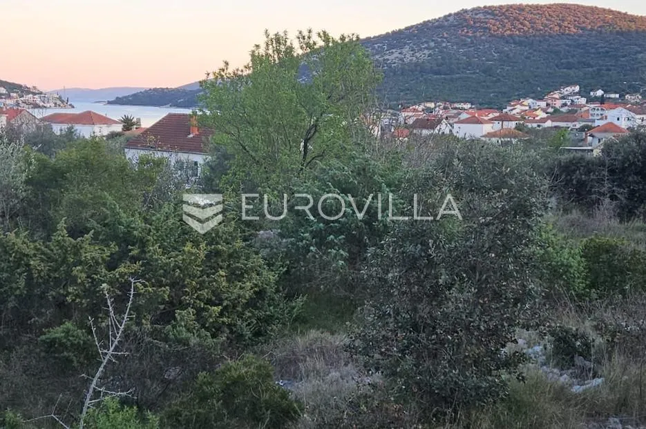 vinišće građevinsko zemljište 1210 m2 s pogledom na 350 m od mora - slika 1