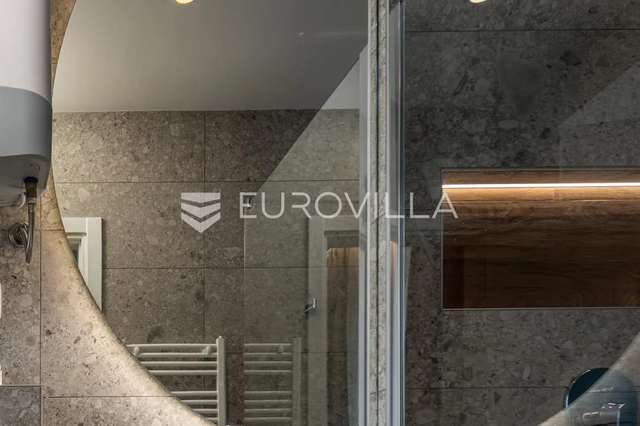 rijeka, centar, novouređen luksuzan stan nkp 98 m2 s tri apartmana - slika 24