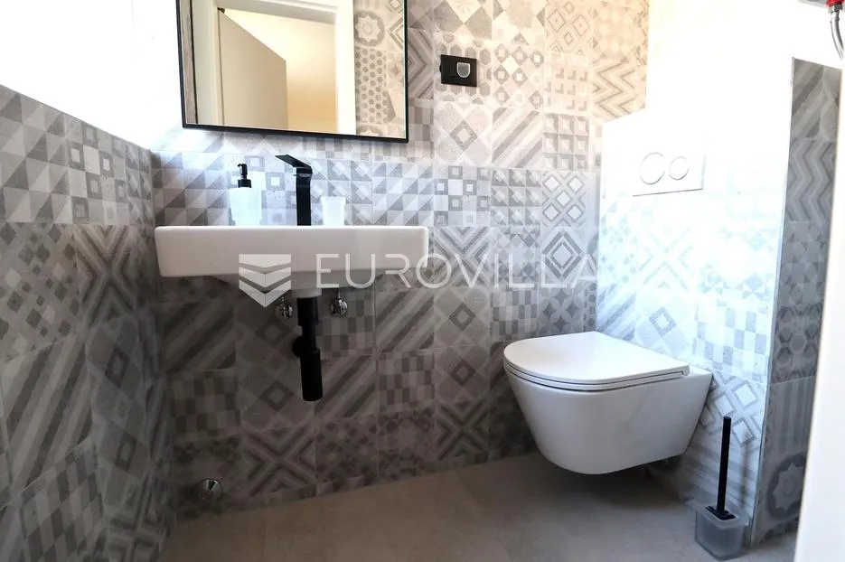 istra, poreč, potpuno renovirana kuća u staroj jezgri, 3 studio apartmana, pogled na more - slika 9
