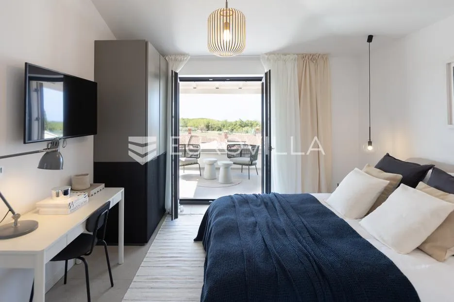 istra, poreč, gedići prekrasna moderna kamena vila 165 m² s bazenom - slika 32