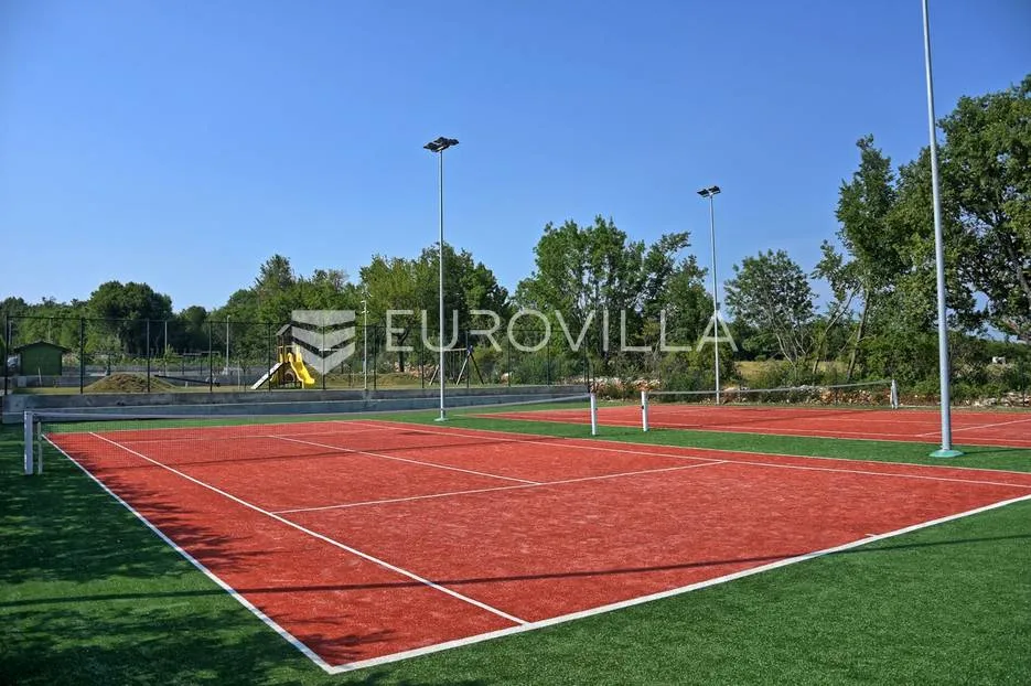 istra, kanfanar, kamena vila s bazenom i sportskim terenima - slika 28