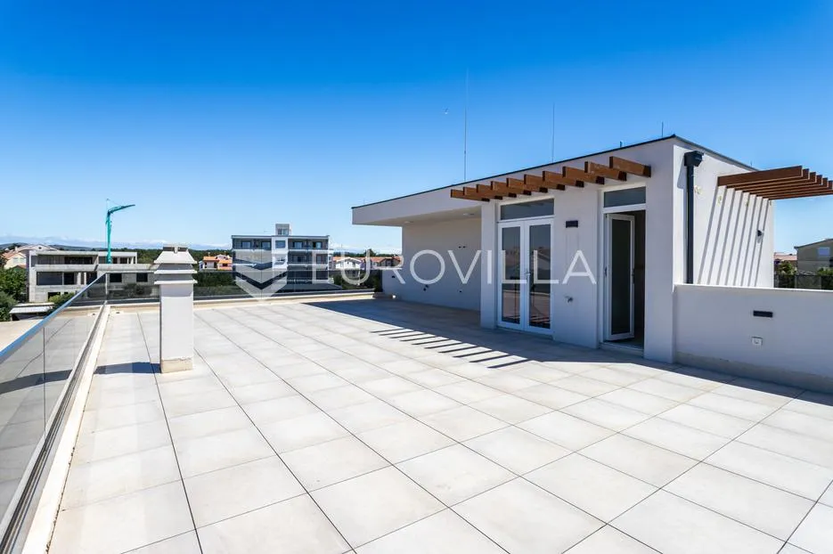 srima, dvoetažni penthouse s prostranom terasom i pogledom na more - slika 3