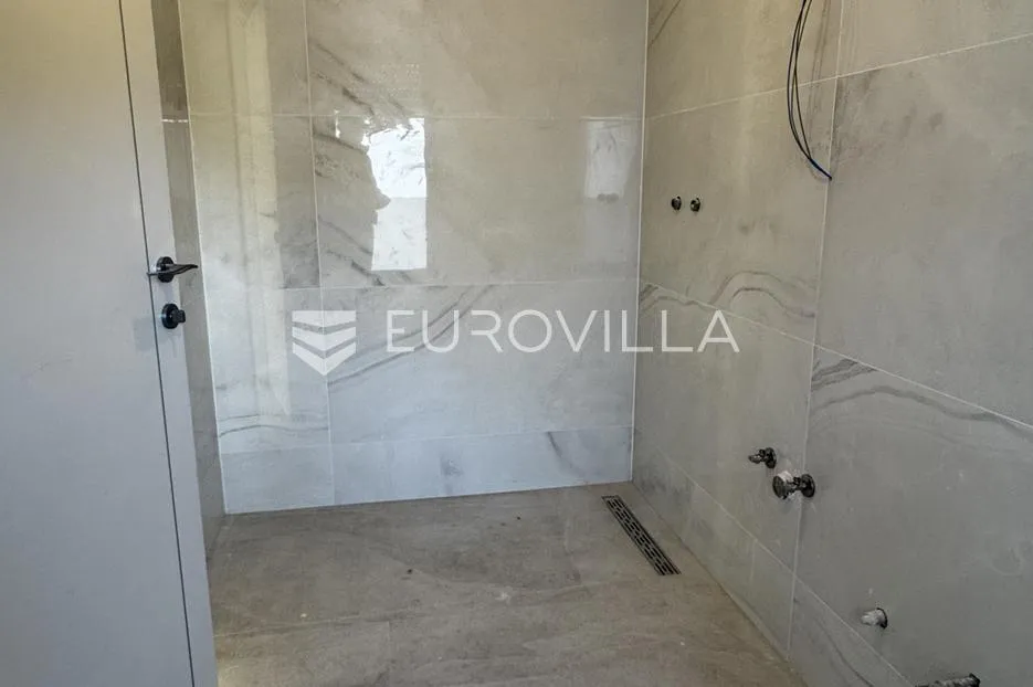 istra, novigrad, novogradnja, dvojna kuća 500 m od mora - slika 10