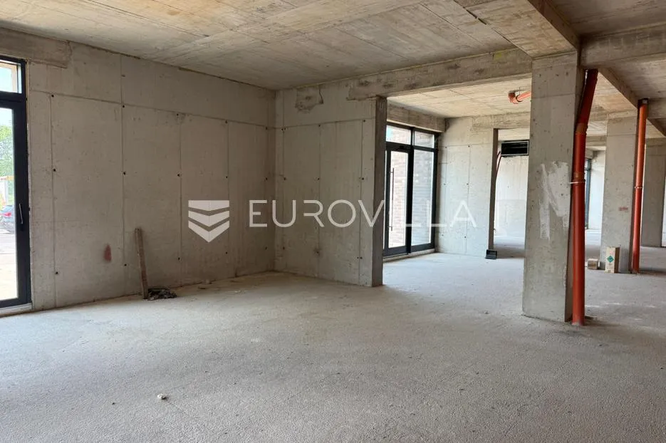 zagreb ilica atraktivan poslovni prostor, ulični lokal 215 m² terasa 95 m² 6 parkirnih mjesta - slika 7