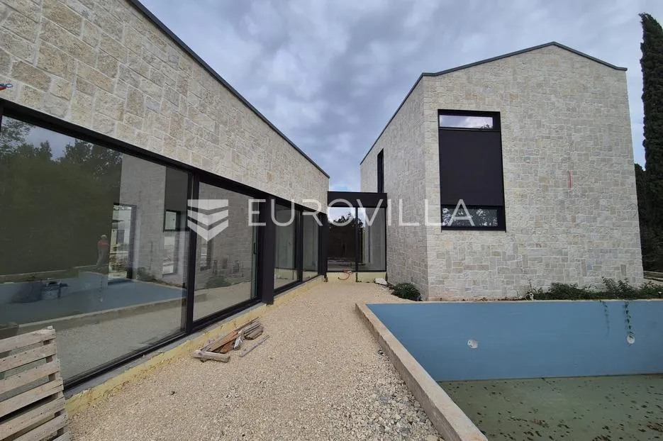 istra, veleniki, kamena vila s bazenom - slika 45