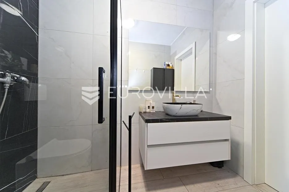 osijek, donji grad, prodaje se četverosoban stan površine 120 m² - slika 14