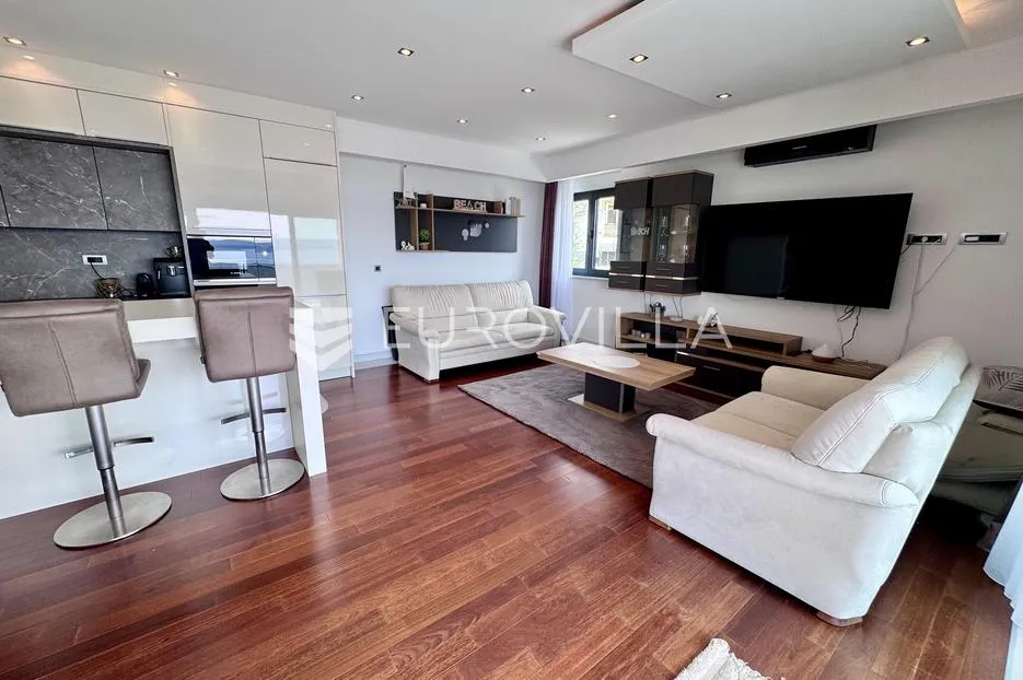 crikvenica, ekskluzivan trosoban stan 102,61 m², samo 50 m do mora, pogled na more - slika 2
