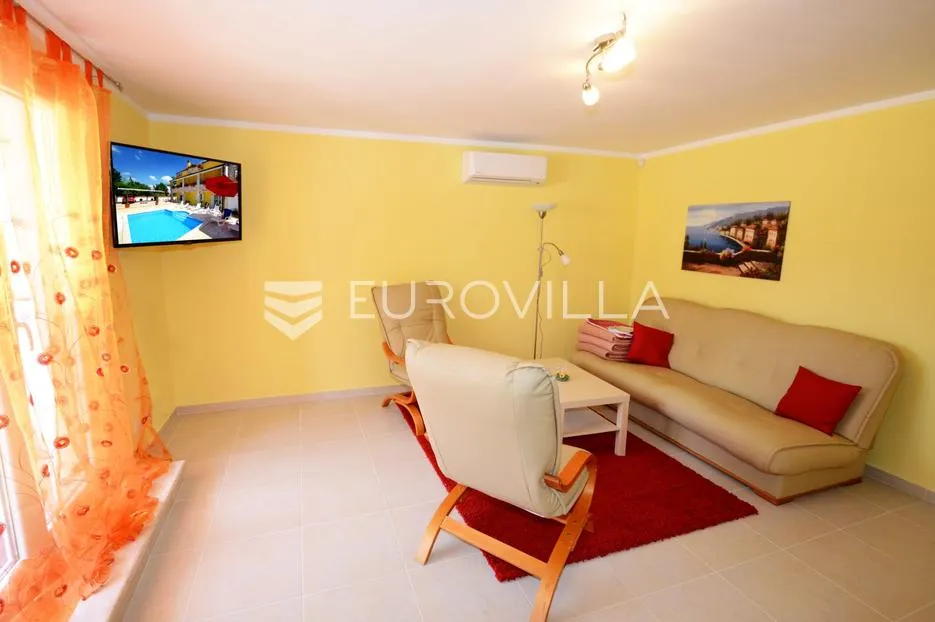 istra, okolica višnjana, apartmanska kuća 500 m² s bazenom i 4 stambene jedinice - slika 10