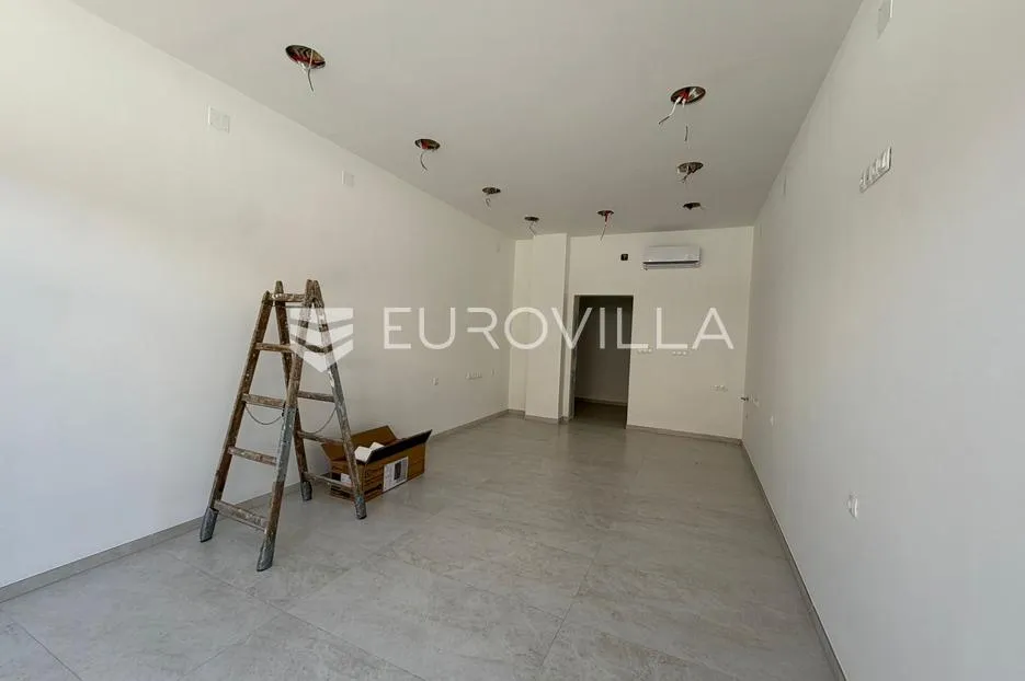 đakovo, korzo, potpuno adaptirani ulični poslovni prostor, 35 m² - slika 2