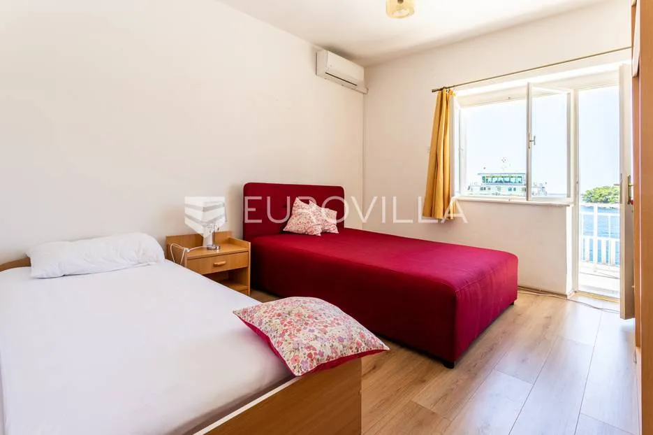 drvenik, makarska rivijera, više apartmanska kuća prvi red do mora - slika 23