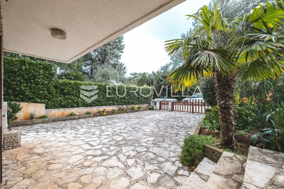 otok krk, grad krk, izvanredna kuća u prvom redu do mora nkp 260 m2 - slika 6