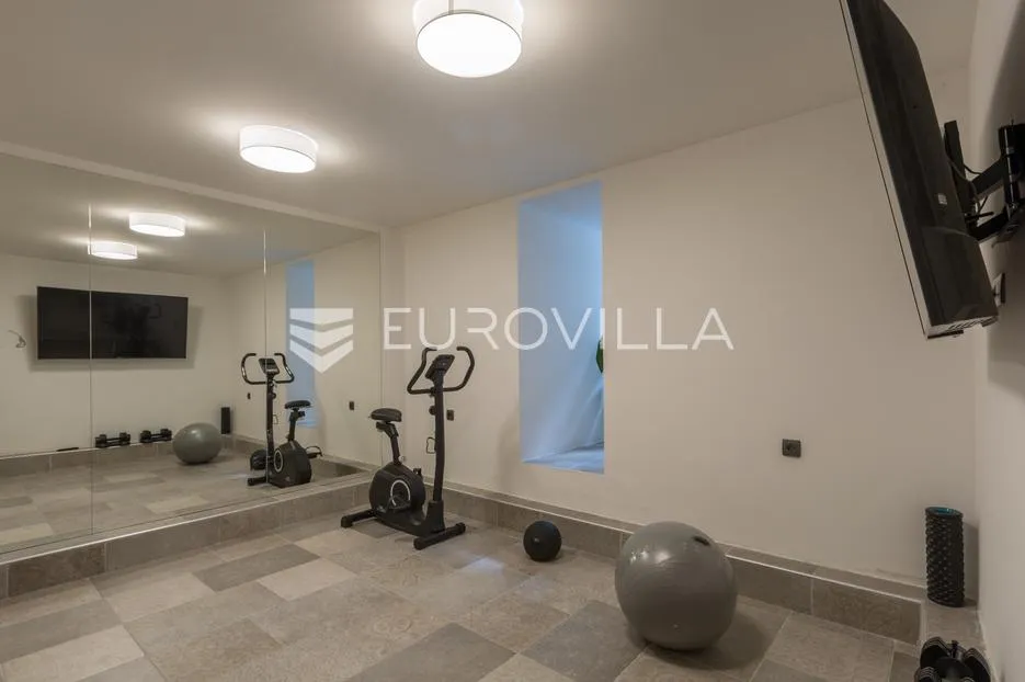 istra, pula, potpuno renovirana austrougarska villa u srcu pule - slika 41
