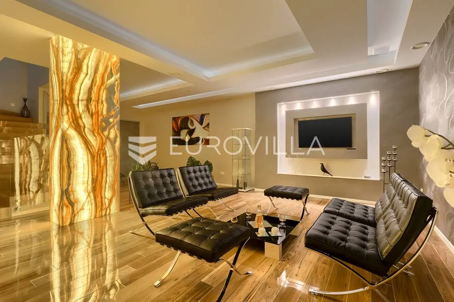 rovinj, rovinjsko selo, prekrasna villa s wellnessom i bazenom, 224 m² - slika 1