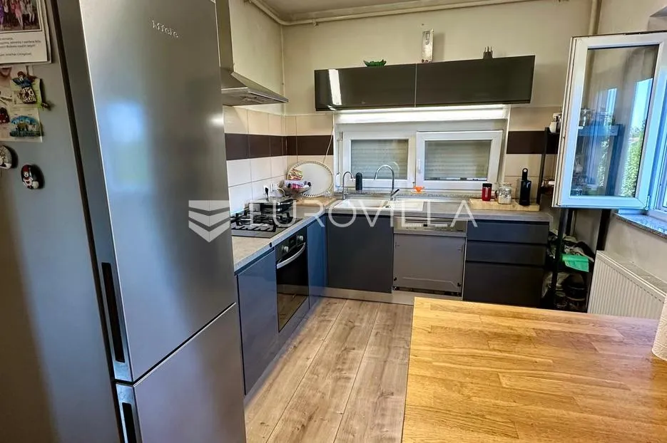 rugvica, oborovski novaki, prekrasna kuća 210 m² na zemljištu od 750 m² - slika 4